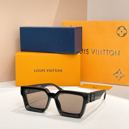 LOUIS VUITTON Fashion Sunglasses - Image 3