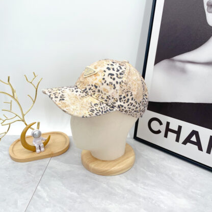 Prada niche sexy leopard print fashion baseball cap - Image 2