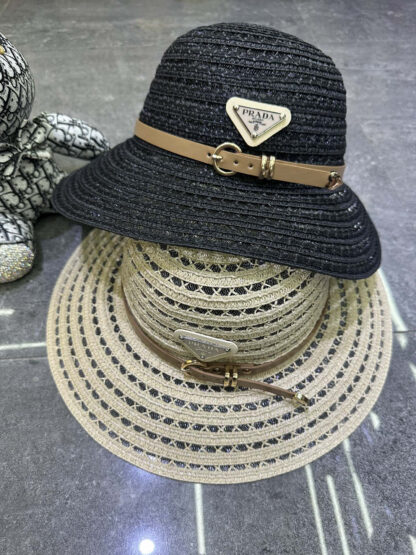 Prada's new hot-selling bucket hat - Image 2
