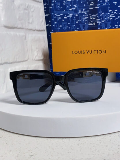 LOUIS VUITTON Fashion Sunglasses - Image 3