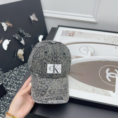 Calvin Kleinf leopard print baseball cap - Image 2