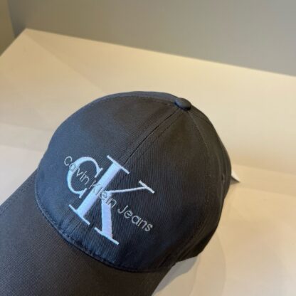 Calvin Kleinf stylish all-match baseball cap - Image 2