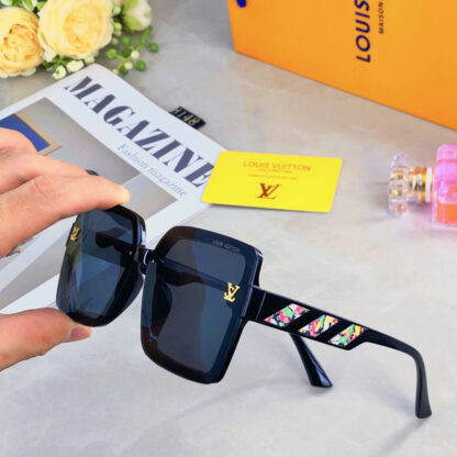 LOUIS VUITTON Fashion Sunglasses - Image 3