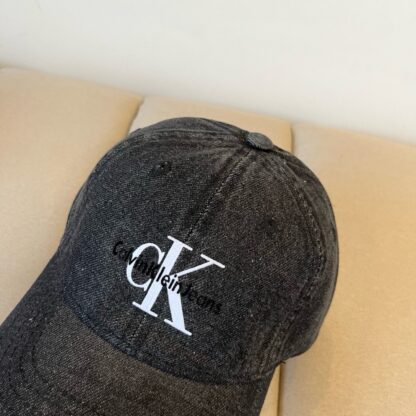 Calvin Kleinf stylish all-match baseball cap - Image 2