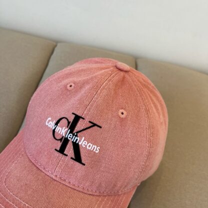 Calvin Kleinf stylish all-match baseball cap - Image 2