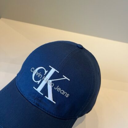 Calvin Kleinf stylish all-match baseball cap - Image 2