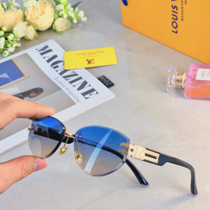 LOUIS VUITTON Fashion Sunglasses - Image 3