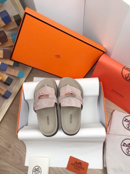 Hermès Spring and Summer New Comfortable Gray Pink Slippers - Image 2