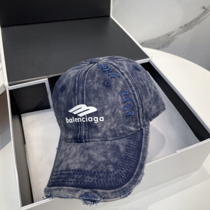 Balenciaga spring new hole casual baseball cap - Image 2