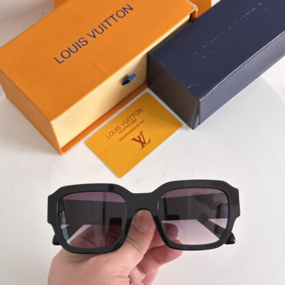 LOUIS VUITTON Fashion Sunglasses - Image 3