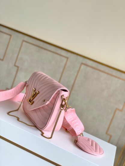 Louis Vuitton DISTRICT Small Messenger Bag - Image 2