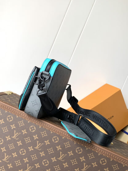 Louis Vuitton M11648 Men's Three-piece Trio Messenger Bag - Image 2