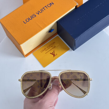 LOUIS VUITTON Fashion Sunglasses - Image 3