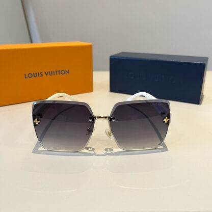 LOUIS VUITTON Fashion Sunglasses - Image 3