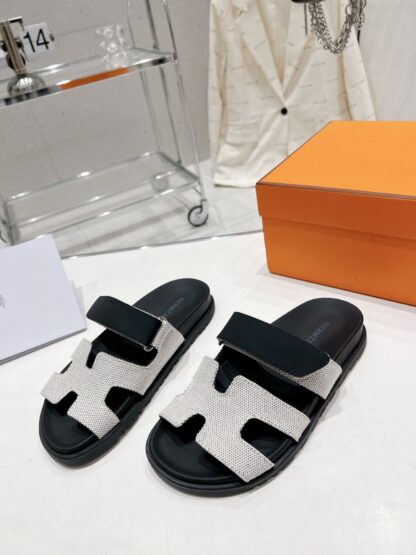 Hermès Spring and Summer New Black and Gray Comfortable Slippers - Image 2
