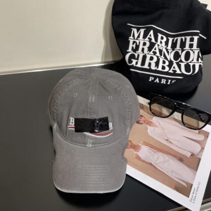 Balenciaga embroidered lettering logo yuppie street style baseball cap