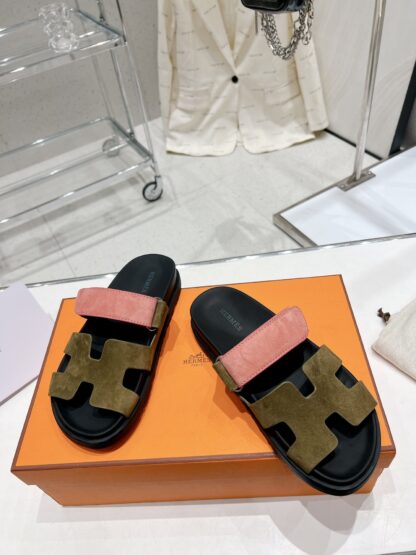 Hermès Spring and Summer New Green and Pink Comfortable Slippers - Image 2