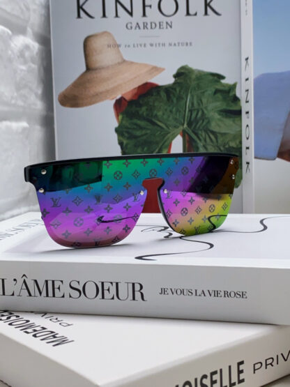 LOUIS VUITTON Fashion Sunglasses - Image 3