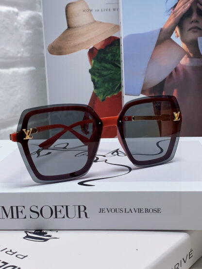 LOUIS VUITTON Fashion Sunglasses - Image 3