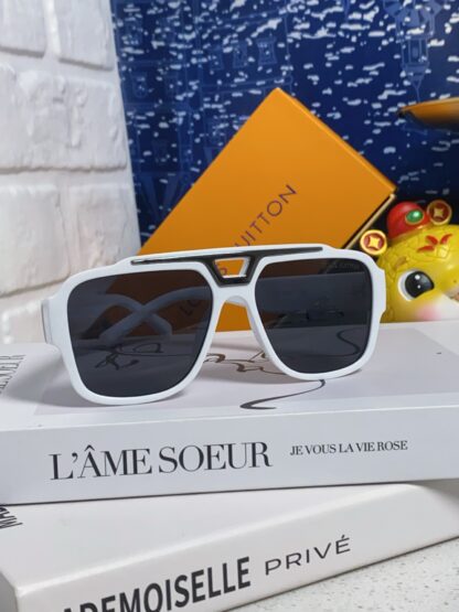 LOUIS VUITTON Fashion Sunglasses - Image 3