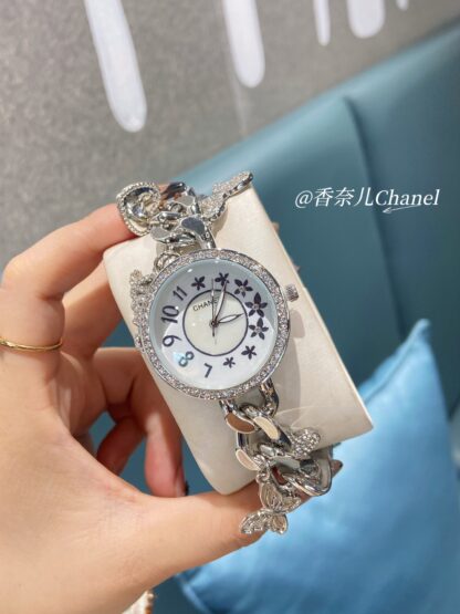 Chanel simple and elegant watch - Image 3