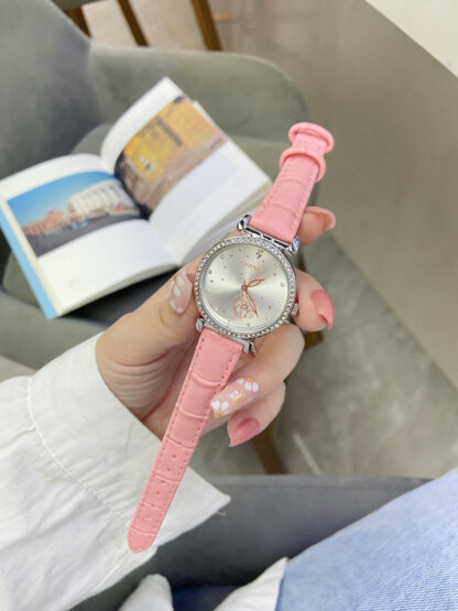 Chanel simple and stylish watch - Image 3