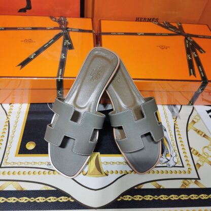 Hermès dark grey palm print cowhide handmade slippers - Image 2