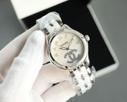 Chanel diamond-studded watch - Image 2