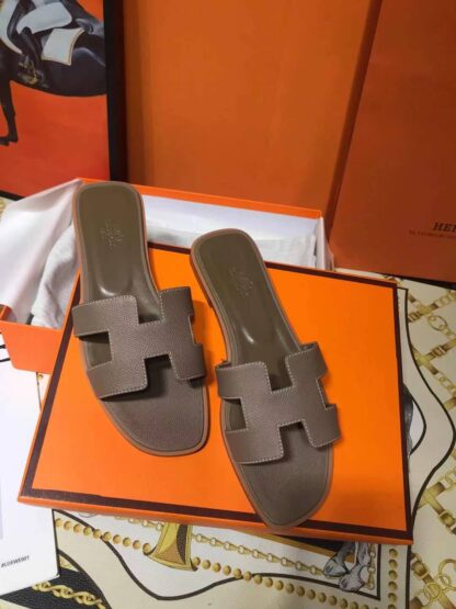 Hermès Grey Apricot Palm Pattern Cowhide Handmade Slippers - Image 2