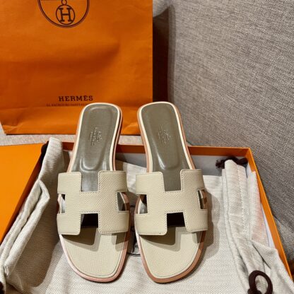 Hermès beige palm pattern cowhide handmade slippers - Image 2