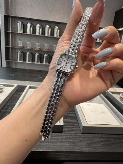 Longines Elegant and Refined Women's Watch - Image 3