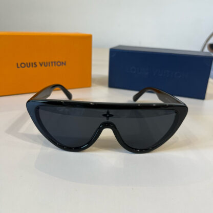 LOUIS VUITTON Fashion Sunglasses - Image 3