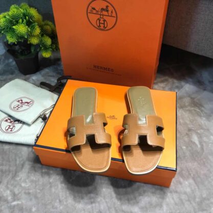 Hermès Brown Palm Pattern Cowhide Handmade Slippers - Image 2