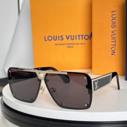 LOUIS VUITTON Fashion Sunglasses - Image 3
