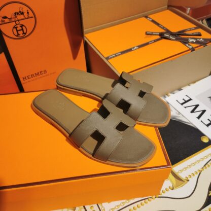 Hermès Elephant Grey Palm Pattern Cowhide Handmade Slippers - Image 2
