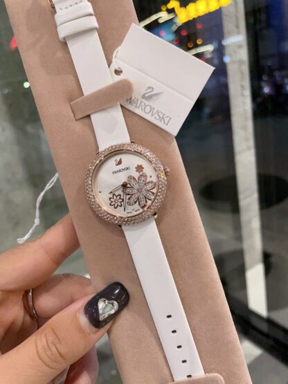 Swarovski watches with romantic design and practical functions - Image 2