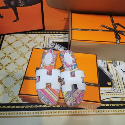 Hermès white floral foot pad handmade slippers - Image 2