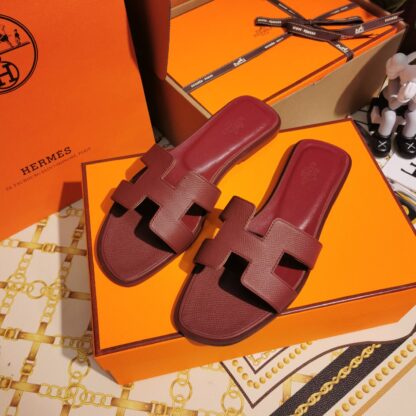 Hermès dark red palm print cowhide handmade slippers - Image 2