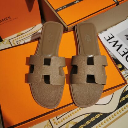 Hermès Pewter Grey Palm Pattern Cowhide Handmade Slippers - Image 2