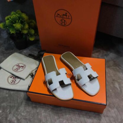 Hermès palm print white leather handmade slippers - Image 2