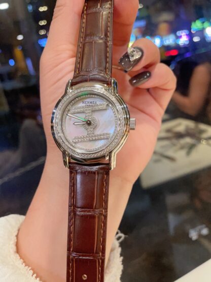 Hermes exquisite diamond-set quartz watch - Image 2