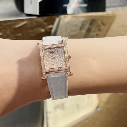 Hermes Starry Dial Exquisite Watch - Image 2