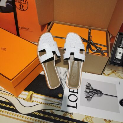 Hermès white ostrich leather handmade slippers - Image 2