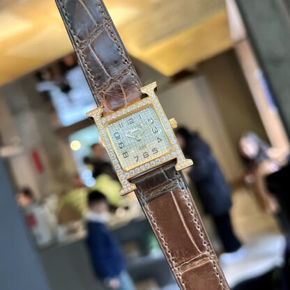 Hermes Starry Square Dial Exquisite Watch - Image 2
