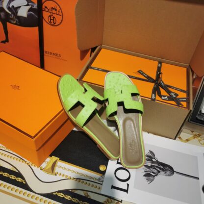 Hermès light green ostrich pattern leather handmade slippers - Image 2