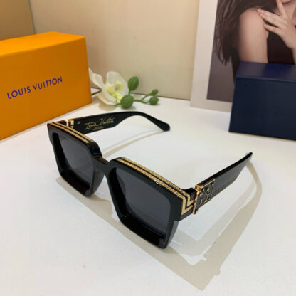 LOUIS VUITTON Fashion Sunglasses - Image 3