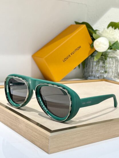LOUIS VUITTON Fashion Sunglasses - Image 3
