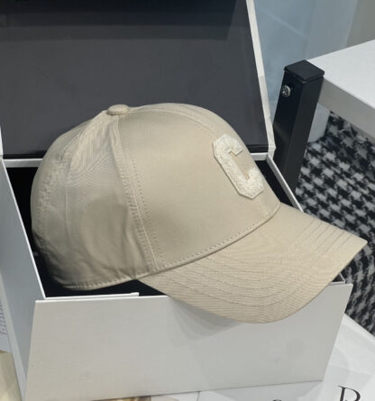 Selene's exquisite baseball cap - Image 2