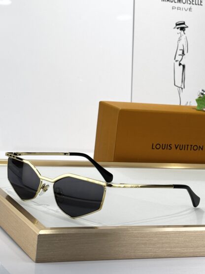 LOUIS VUITTON Fashion Sunglasses - Image 3