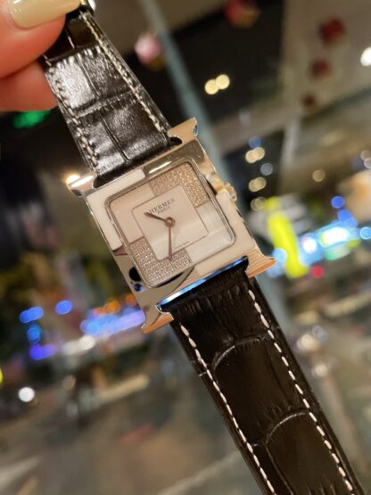 Hermes stylish and elegant diamond watch - Image 2